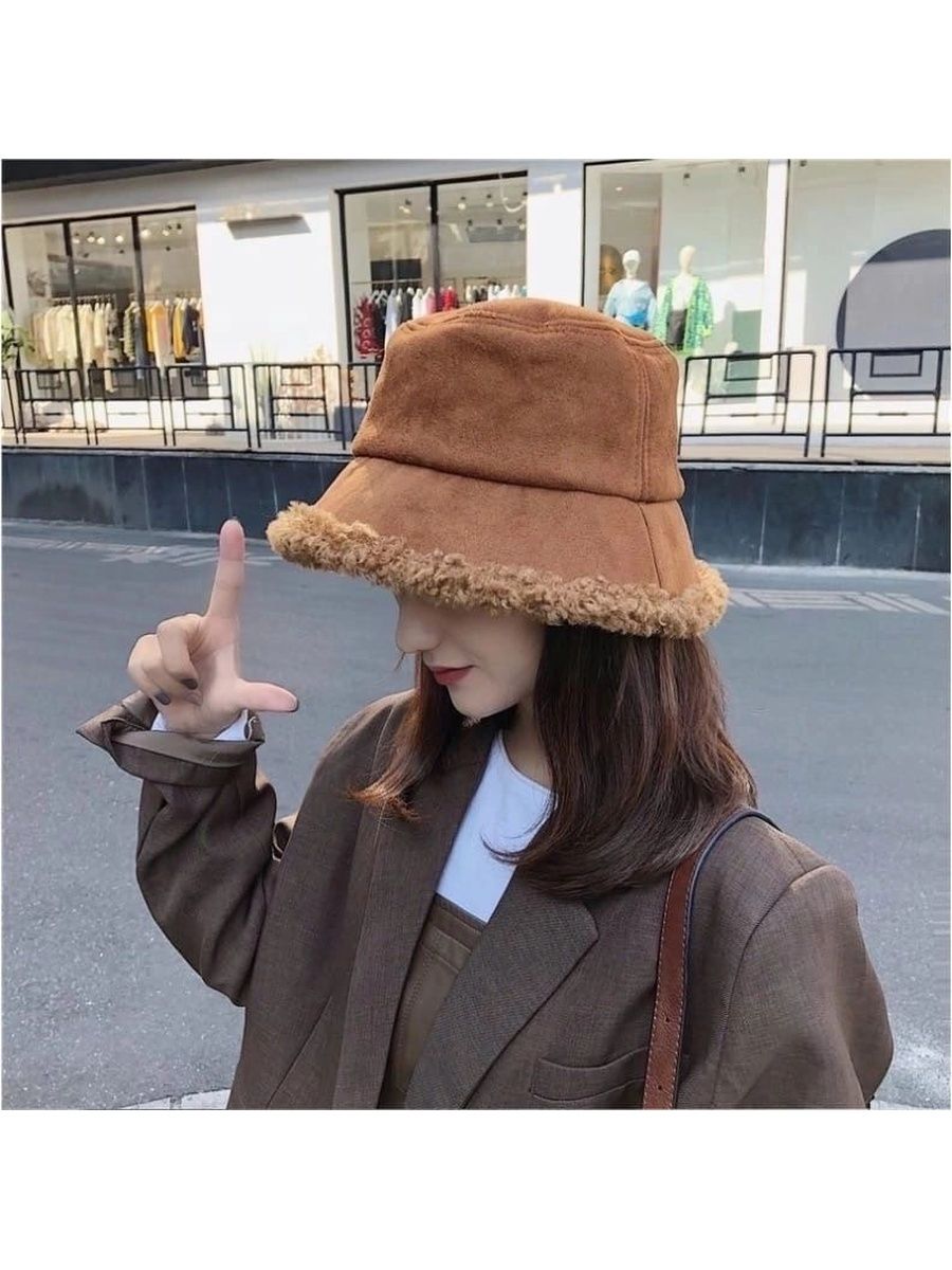 Кореянка в шляпе