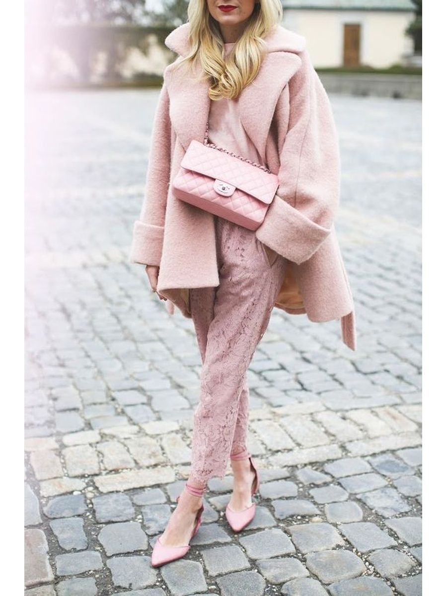 Бледно розовый цвет в одежде фото